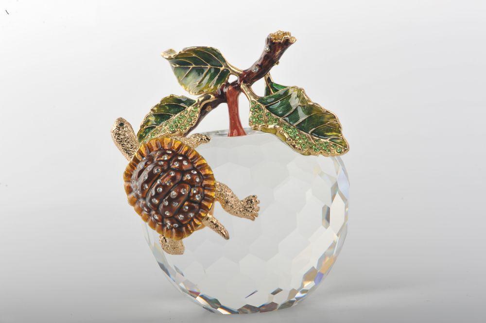 Keren Kopal Crystal Apple with a Turtle