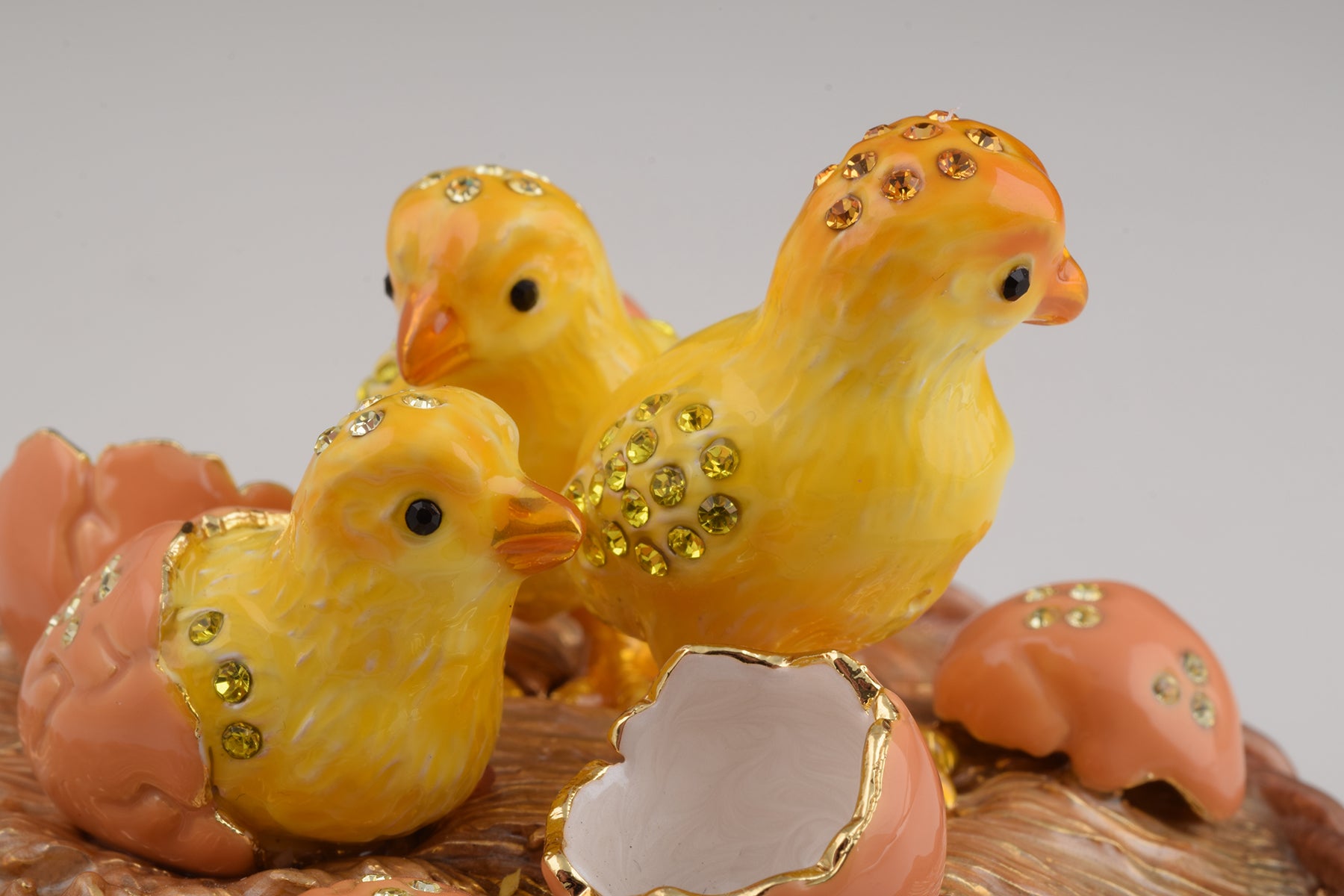 Keren Kopal Brown basket with Baby Chicks &eggs