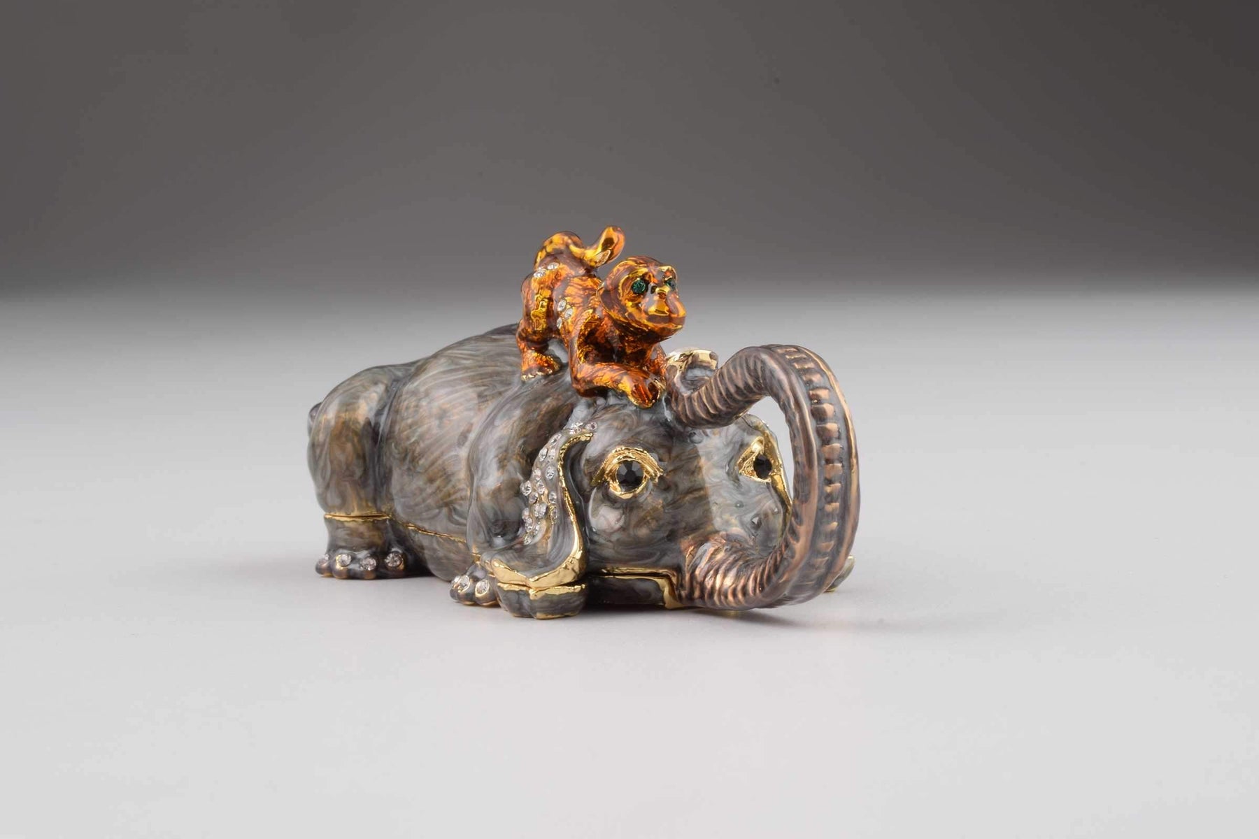 Keren Kopal Elephant with Monkey