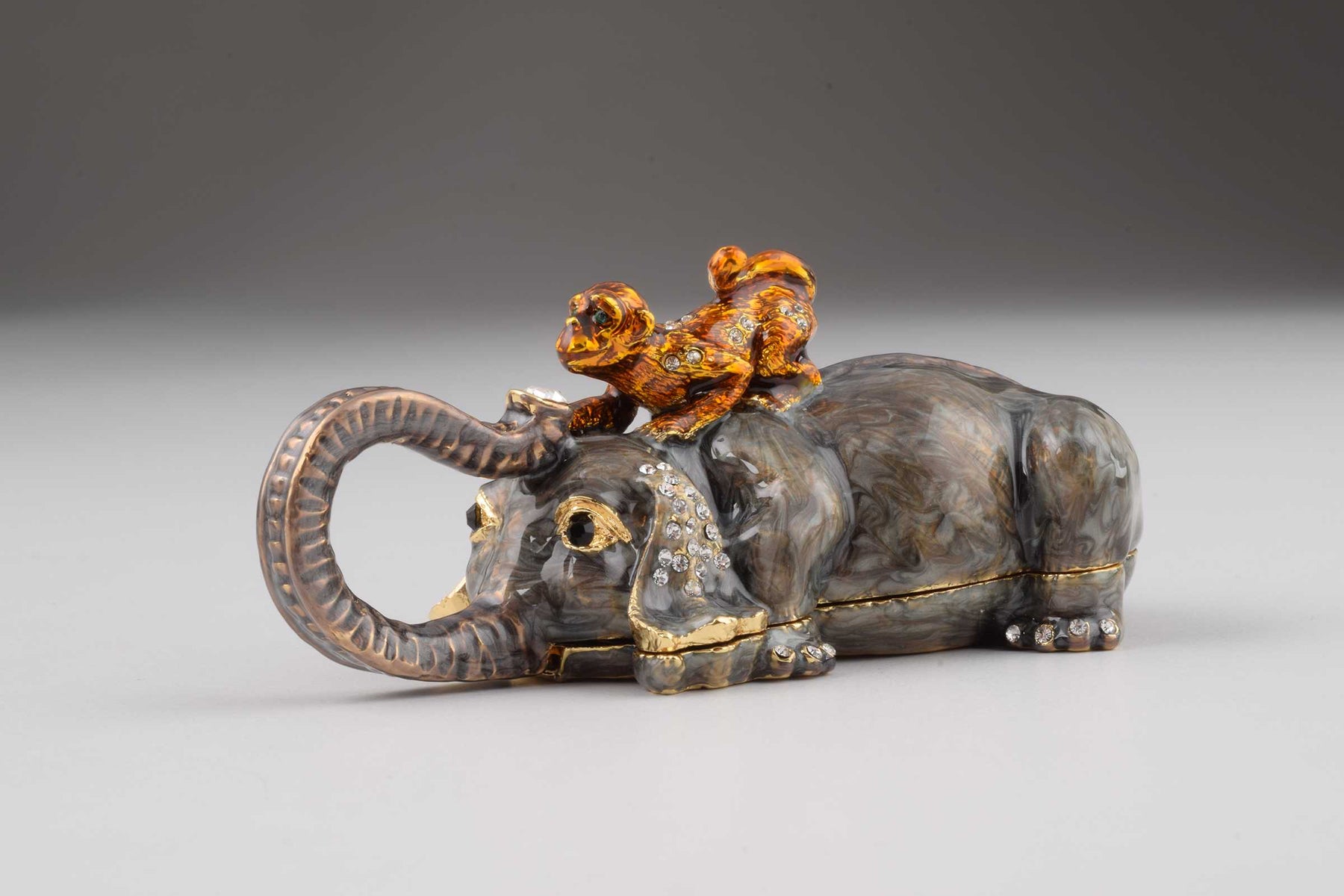 Keren Kopal Elephant with Monkey
