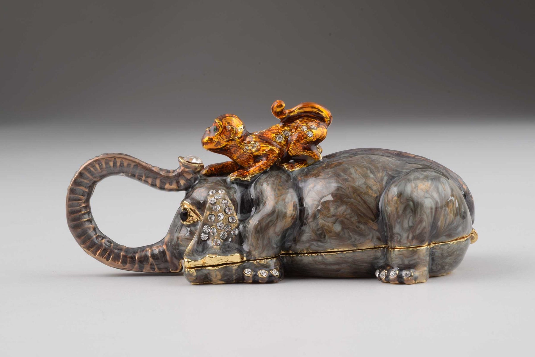 Keren Kopal Elephant with Monkey