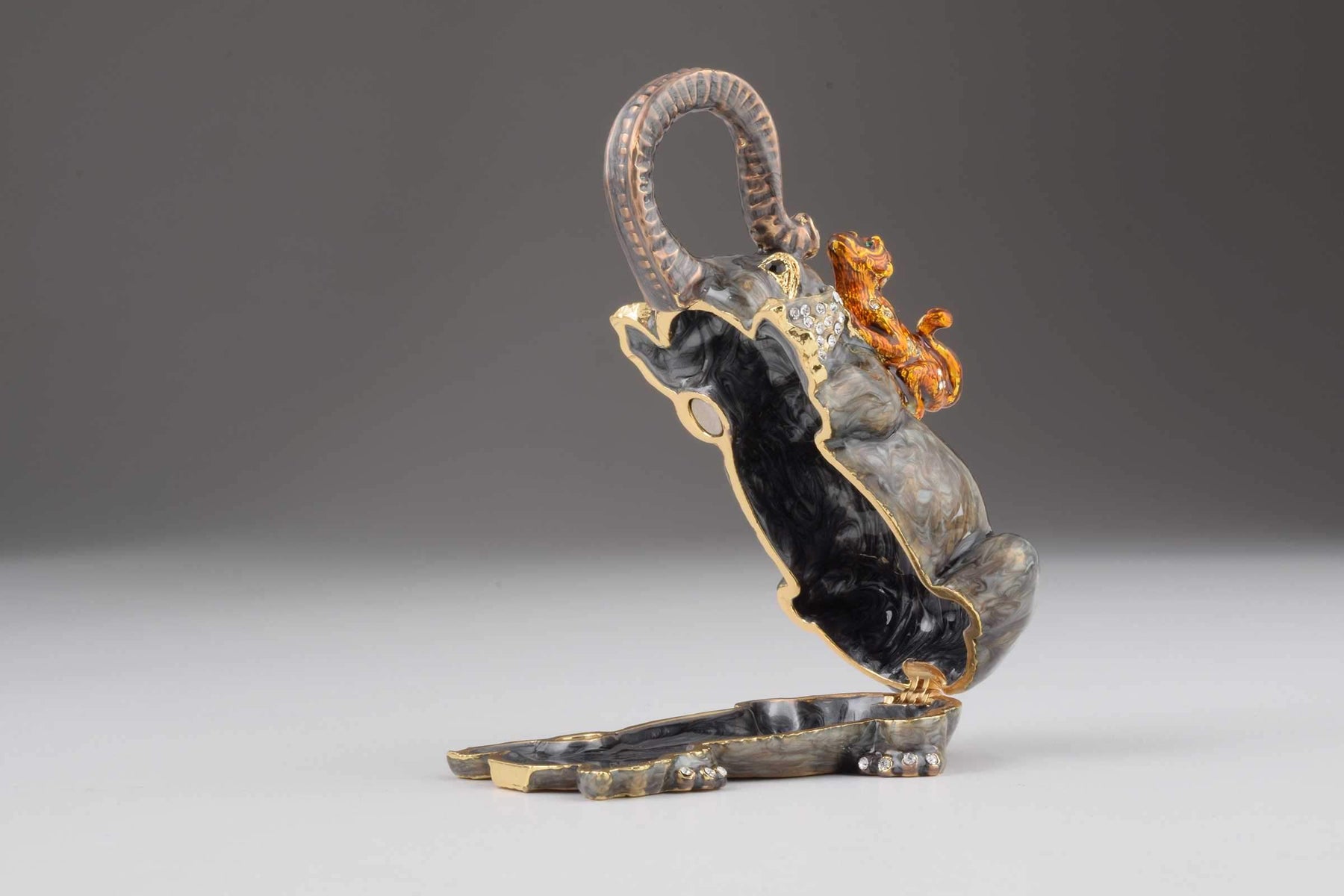 Keren Kopal Elephant with Monkey