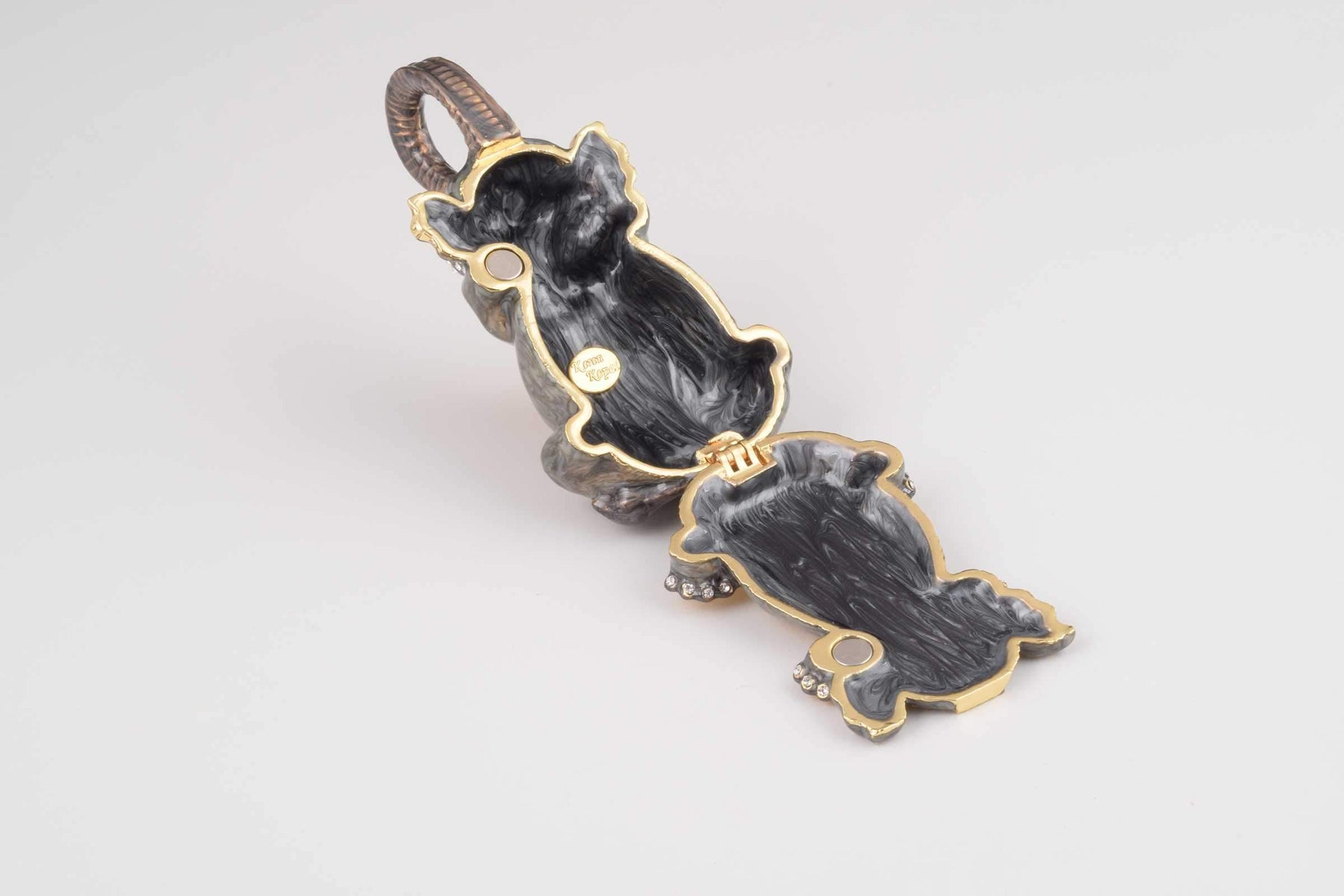 Keren Kopal Elephant with Monkey