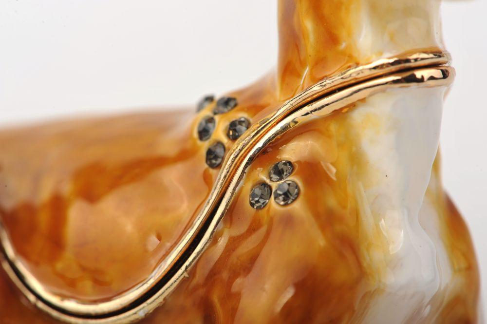 Keren Kopal Sitting Dog