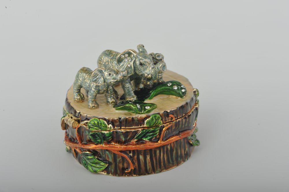 Keren Kopal Three Elephants on Tree Trunk