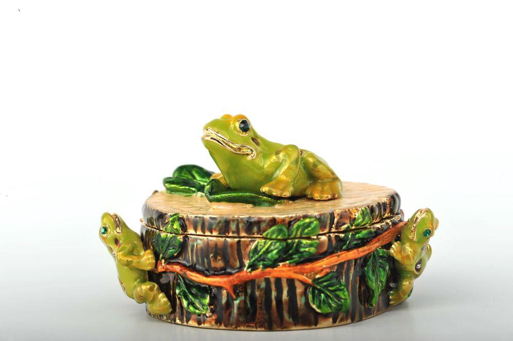 Keren Kopal Three Frogs on Tree Trunk