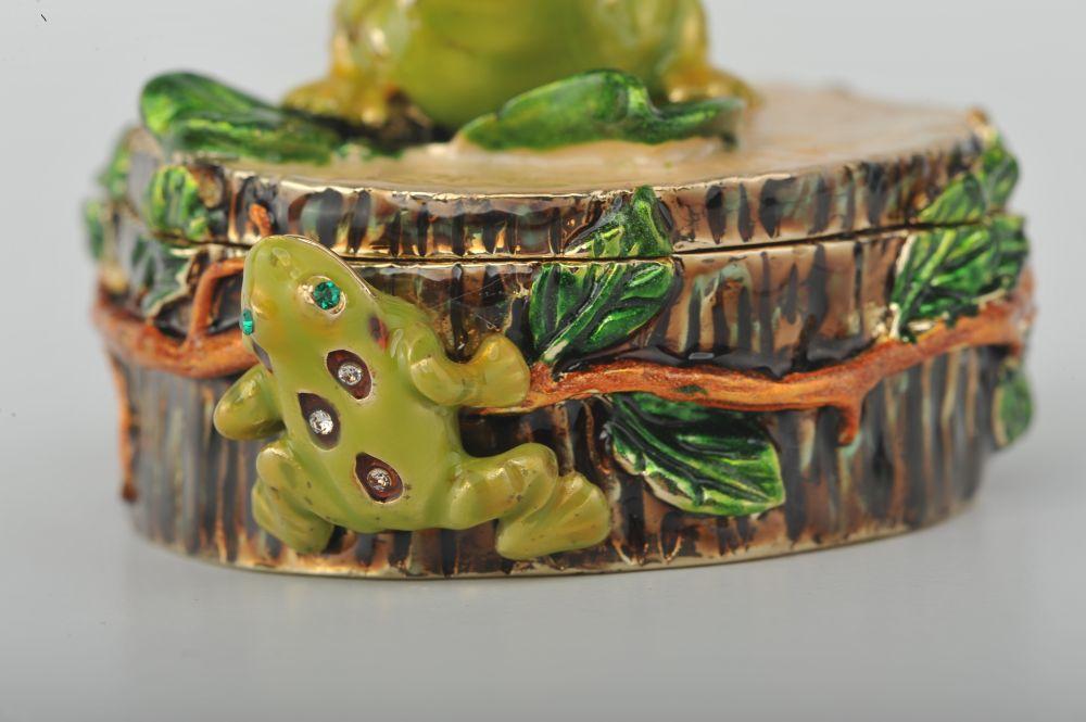 Keren Kopal Three Frogs on Tree Trunk