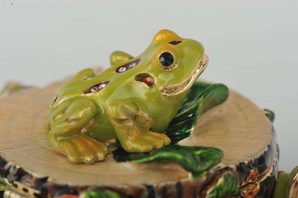 Keren Kopal Three Frogs on Tree Trunk