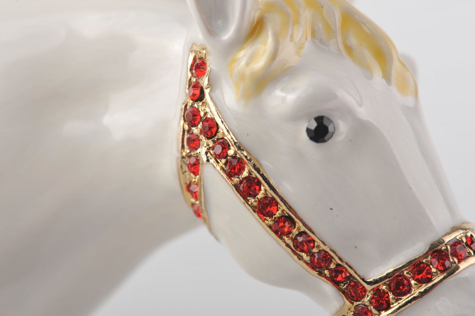 Keren Kopal White Horse with Crystal Saddle
