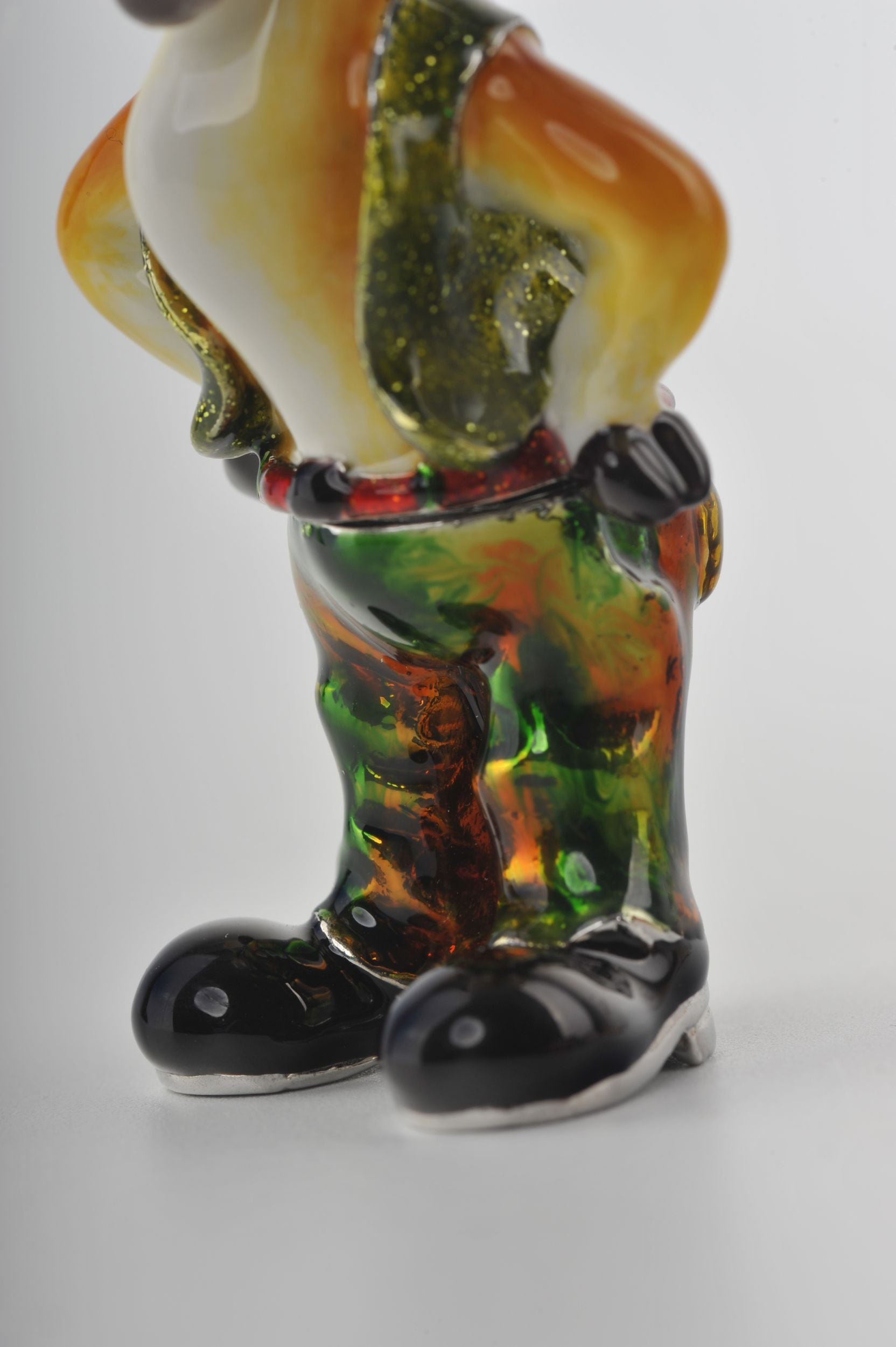 Keren Kopal Standing Bull with Green Pants