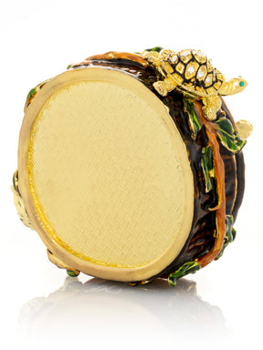 Keren Kopal Turtles on Tree Trunk