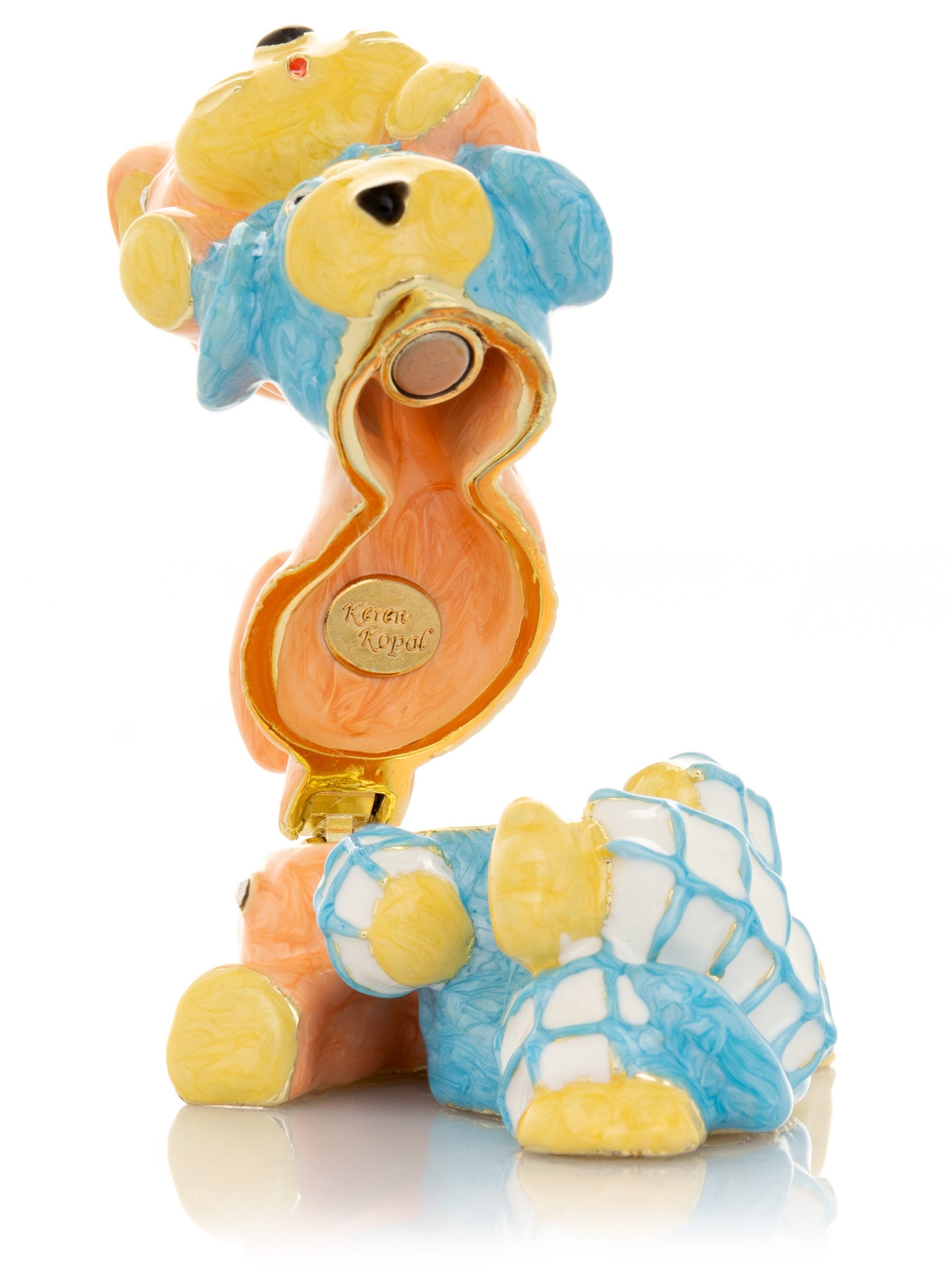 Keren Kopal Cat & Dog Friends sitting Together