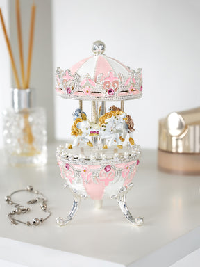 Oeuf Fabergé rose avec carrousel à chevaux à remonter