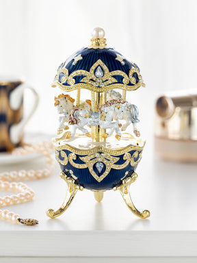 Blaues Faberge-Ei mit Pferdekarussell zum Aufziehen