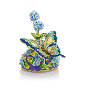 Blauer Schmetterling auf den Blumen