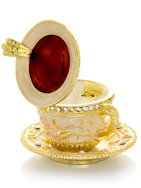 Goldene Teetasse mit rosa Rosen