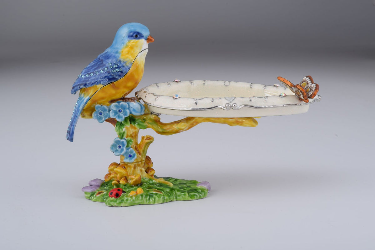 Blauer und gelber Tanager-Vogel auf einem Baum