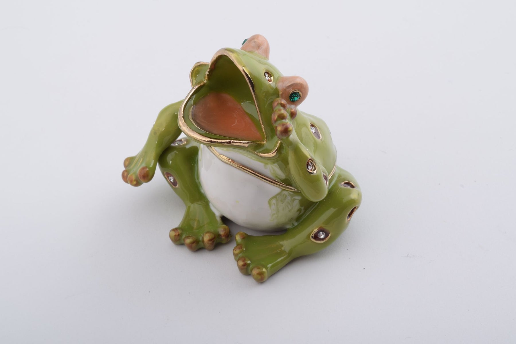Grenouille assise qui crie