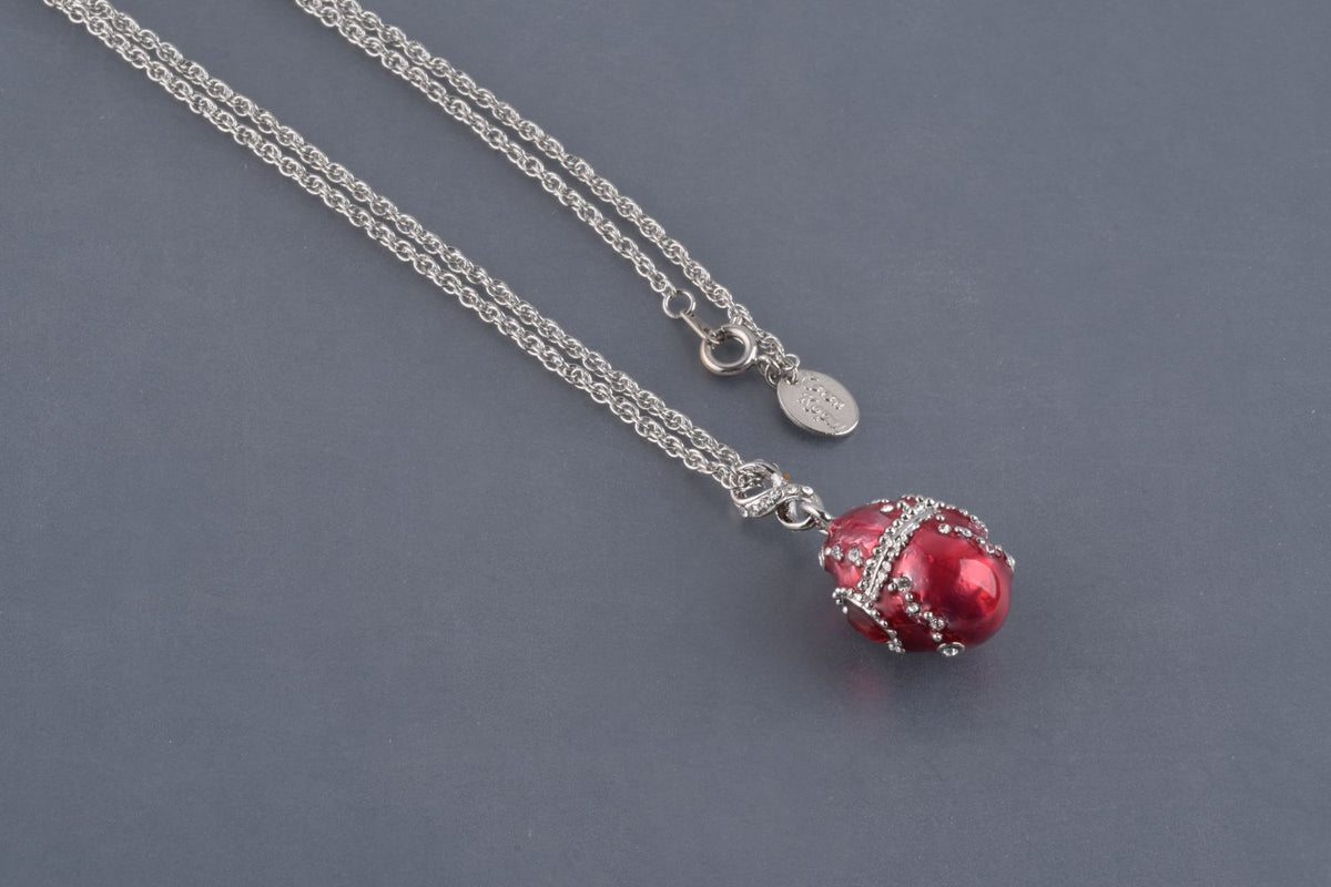 Collier pendentif oeuf rouge