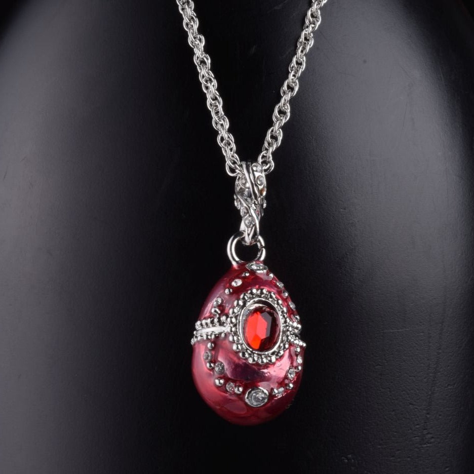 Collier pendentif oeuf rouge