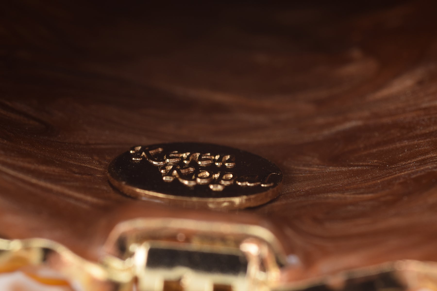 Boîte à bijoux chouette brune jouant de la guitare