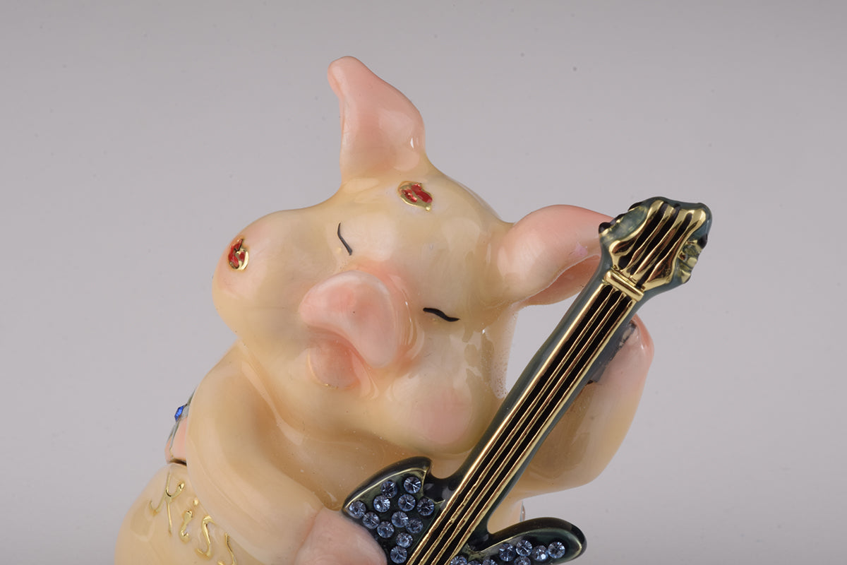 Schwein spielt Gitarre