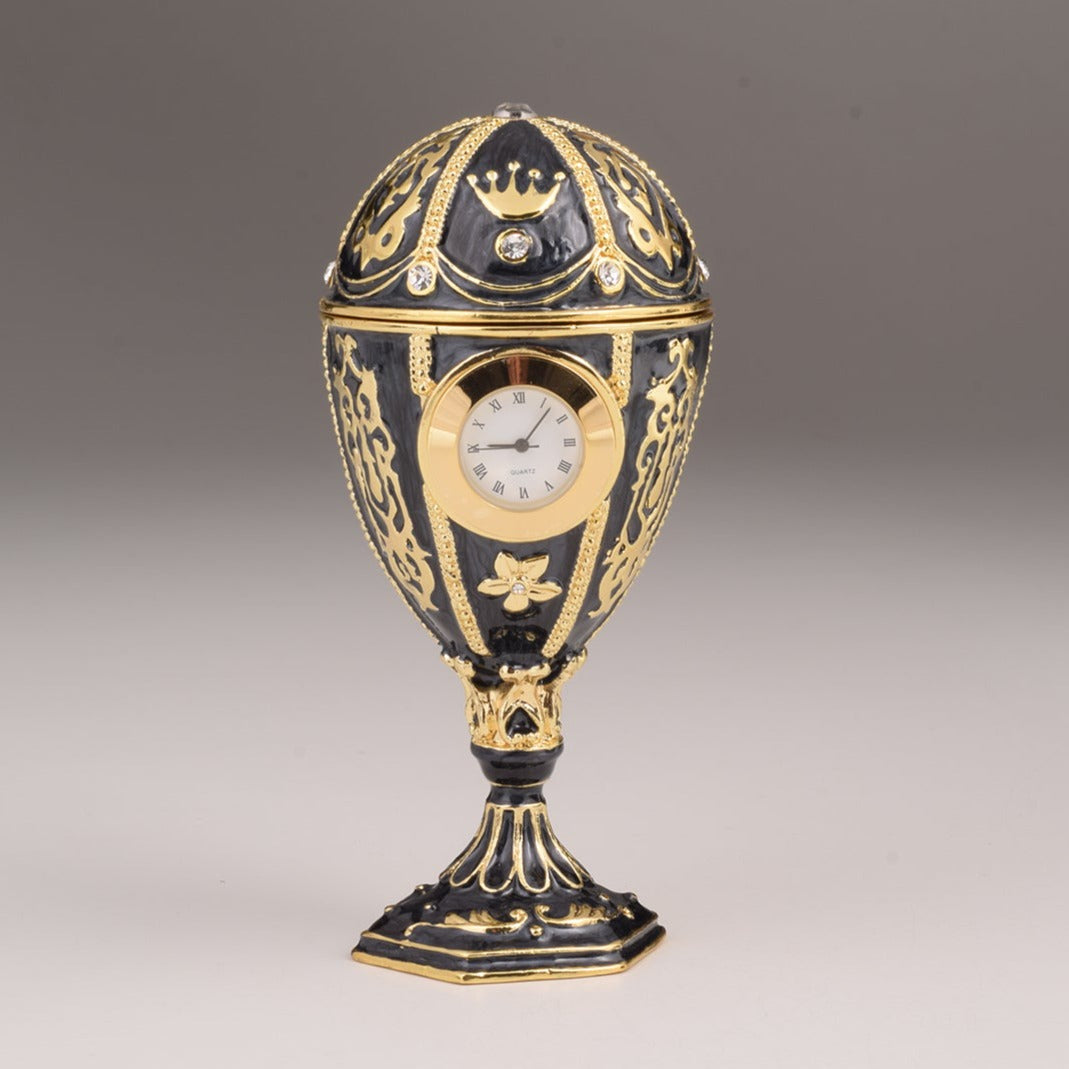 Schwarzes Fabergé-Ei mit Uhr