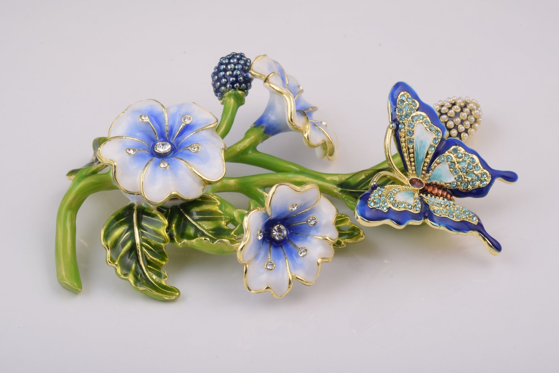 Blauer Schmetterling auf Blumen