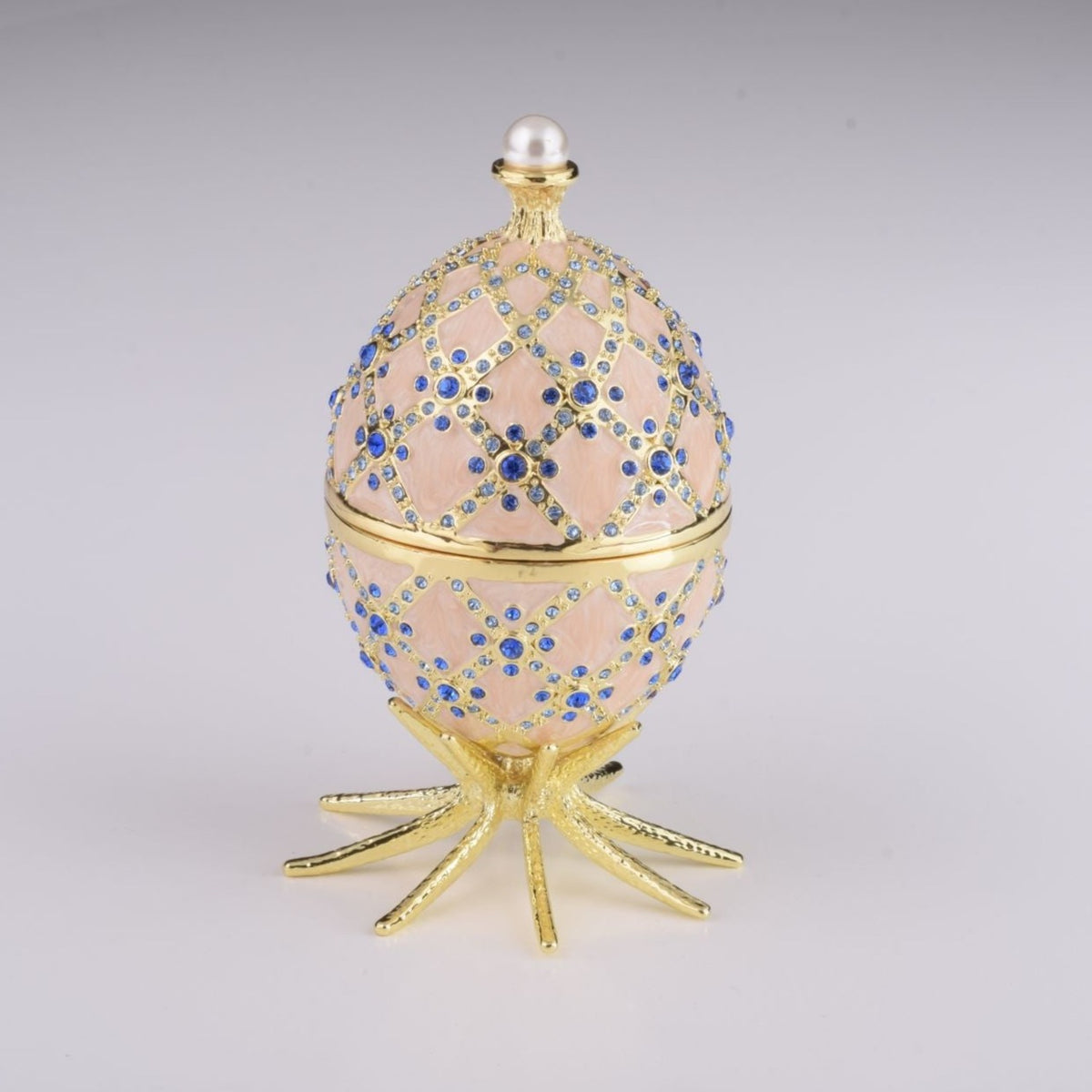 Œuf de Fabergé rose avec horloge à l'intérieur