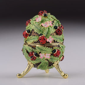 Musique verte Jouer Egg Fabergé avec Ladybird Beetles Coccinelles