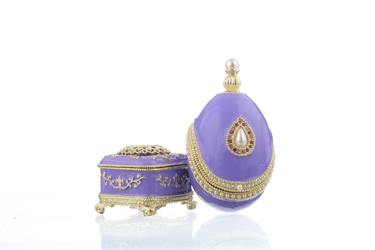 Oeuf de Fabergé bleu avec perle