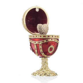 Oeuf de Fabergé rouge avec coeur à l'intérieur