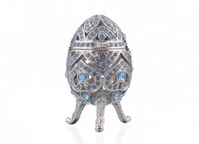 Silbernes Fabergé-Ei mit blauen Kristallen