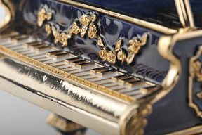 Grand piano bleu foncé