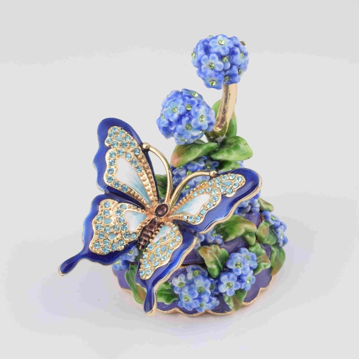 Papillon bleu sur des fleurs