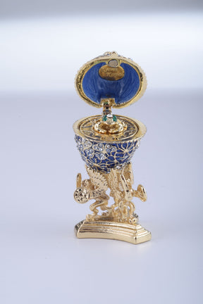 Oeuf de Fabergé bleu avec une grenouille dorée à l'intérieur