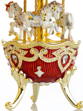 Œuf de Fabergé en forme de cheval rouge à remontée mécanique