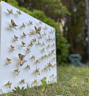 Schmetterlinge in perfekter Harmonie, Wandkunst in weißer Farbe